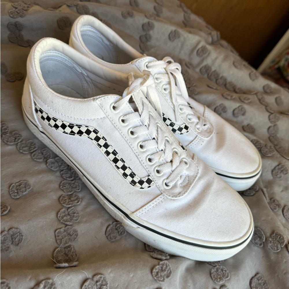 Vans Men’s white and black checkered
